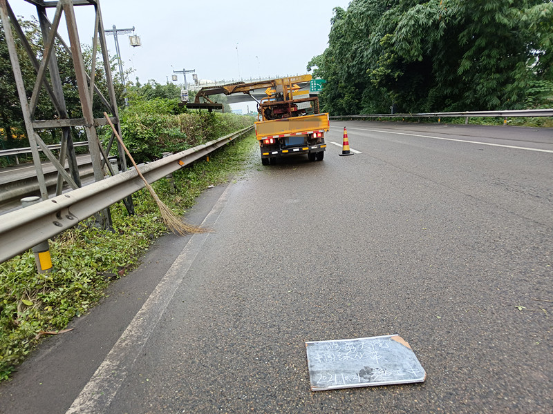 内江管理处加强环境治理提升路容路貌