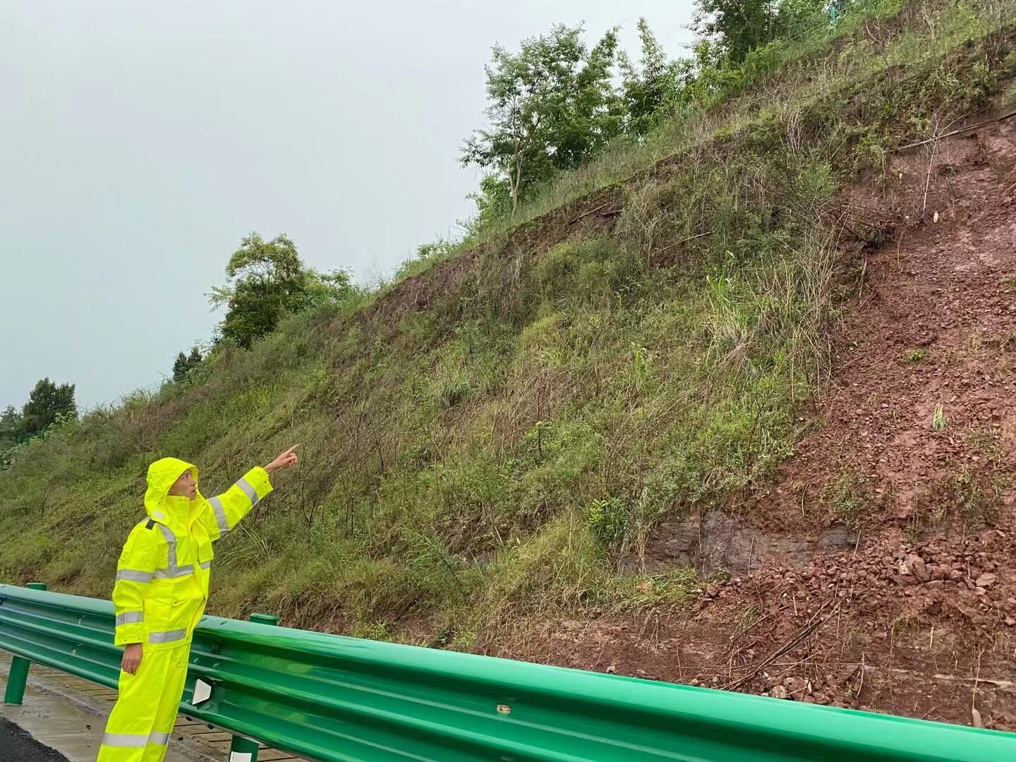资阳管理处全力保障道路安全畅通