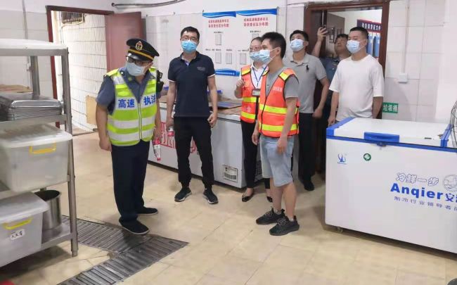 成渝高速公路隆昌停车区进一步加强经营管理
